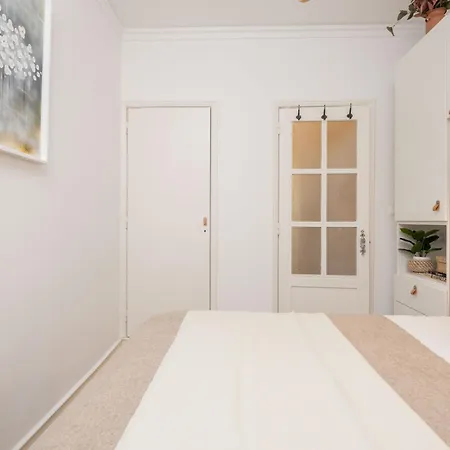 Fancy 2bdr Duplex With Patio