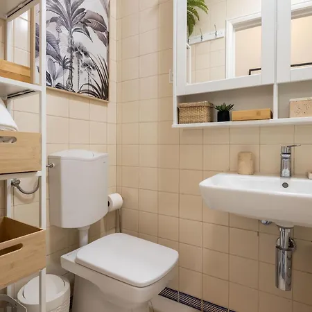 Fancy 2bdr Duplex With Patio
