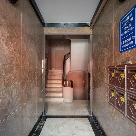 Fancy 2bdr Duplex With Patio Lisbon