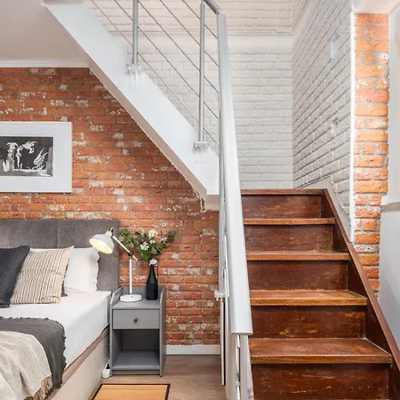 Fancy 2bdr Duplex With Patio By Lovelystay * リスボン