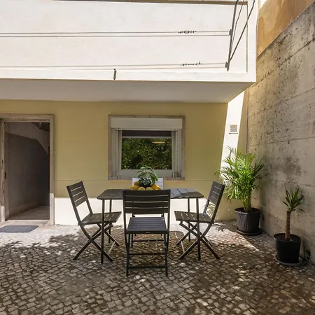 Fancy 2bdr Duplex With Patio