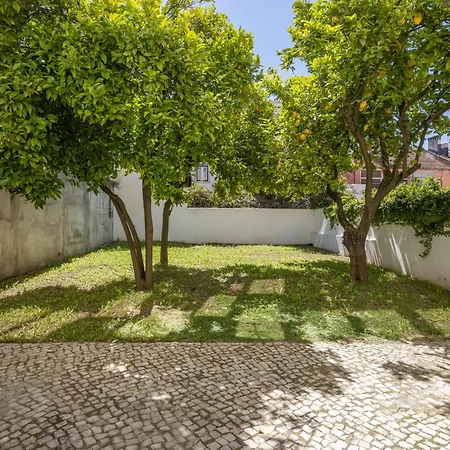 Апартаменты Fancy 2bdr Duplex With Patio By Lovelystay