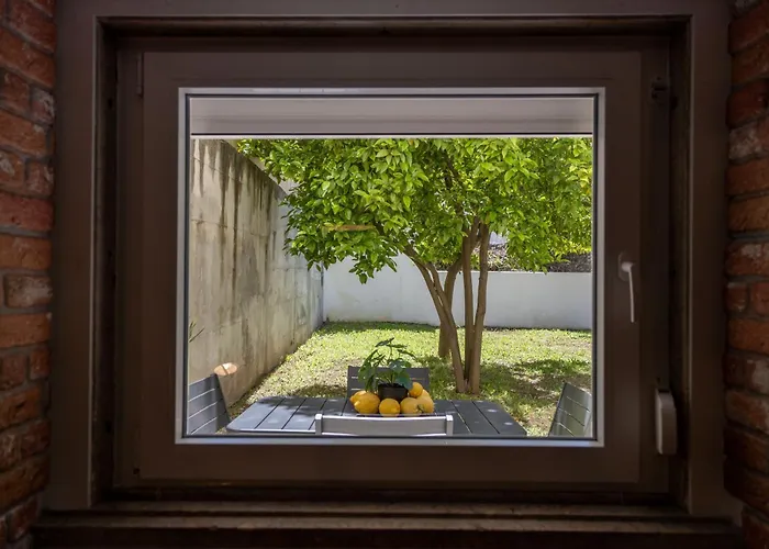 Fancy 2bdr Duplex With Patio By Lovelystay *