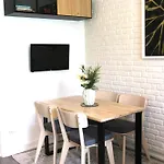 Fancy 2bdr Duplex With Patio By Lovelystay *