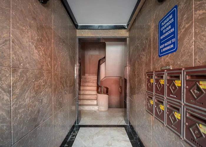 Fancy 2bdr Duplex With Patio By Lovelystay Lisboa