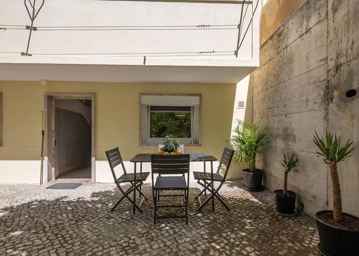 Fancy 2bdr Duplex With Patio By Lovelystay